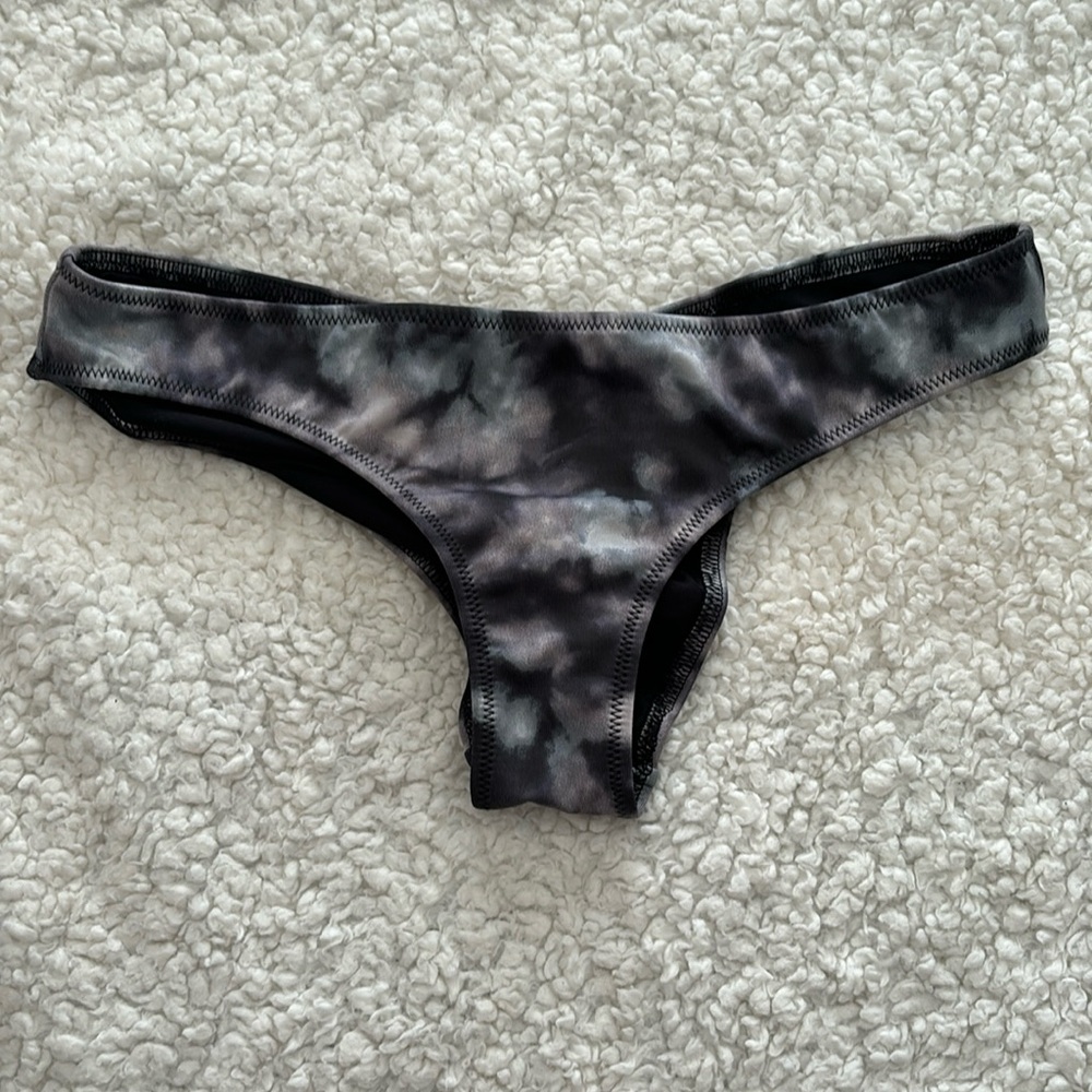 Bikini bottoms VS